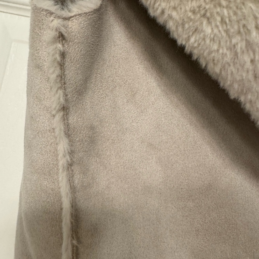 LOFT Light Tan Faux Fur Vest - Picture 7 of 7